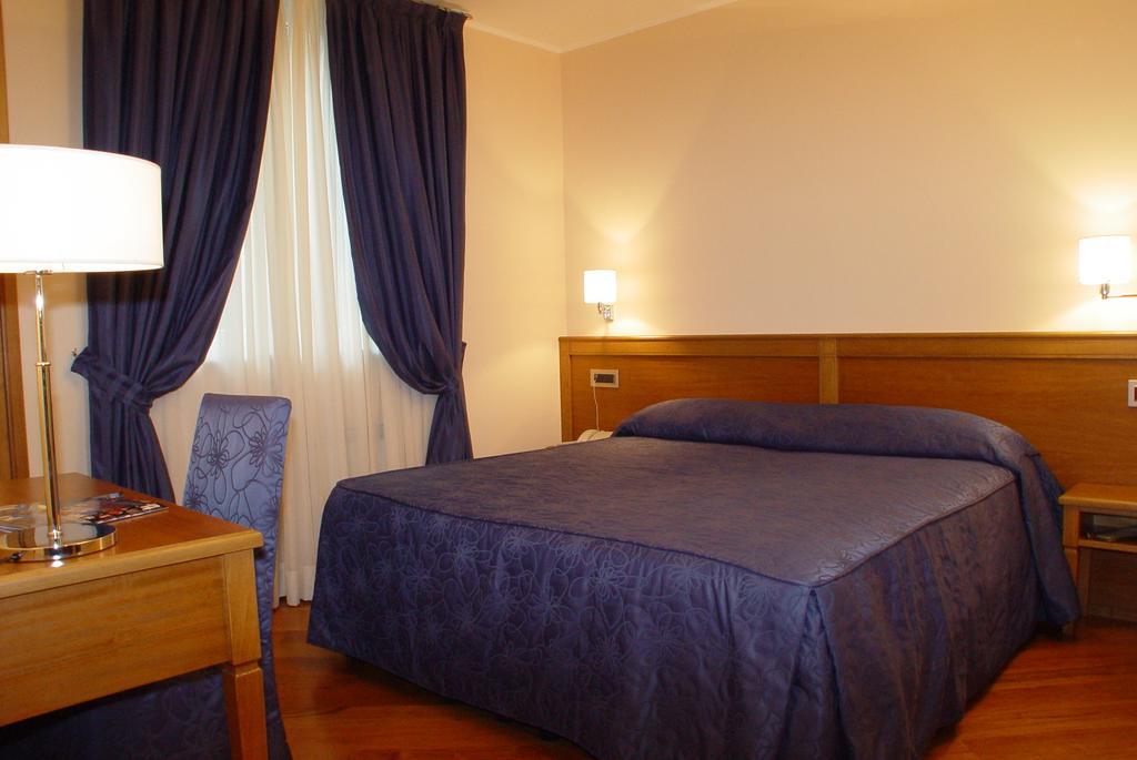 Hotel Iris Genova Camera foto