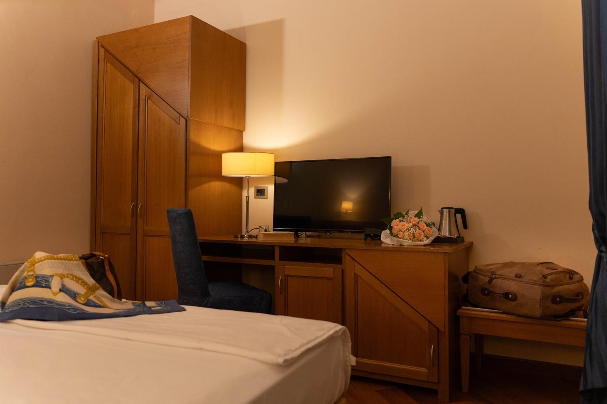 Hotel Iris Genova Esterno foto