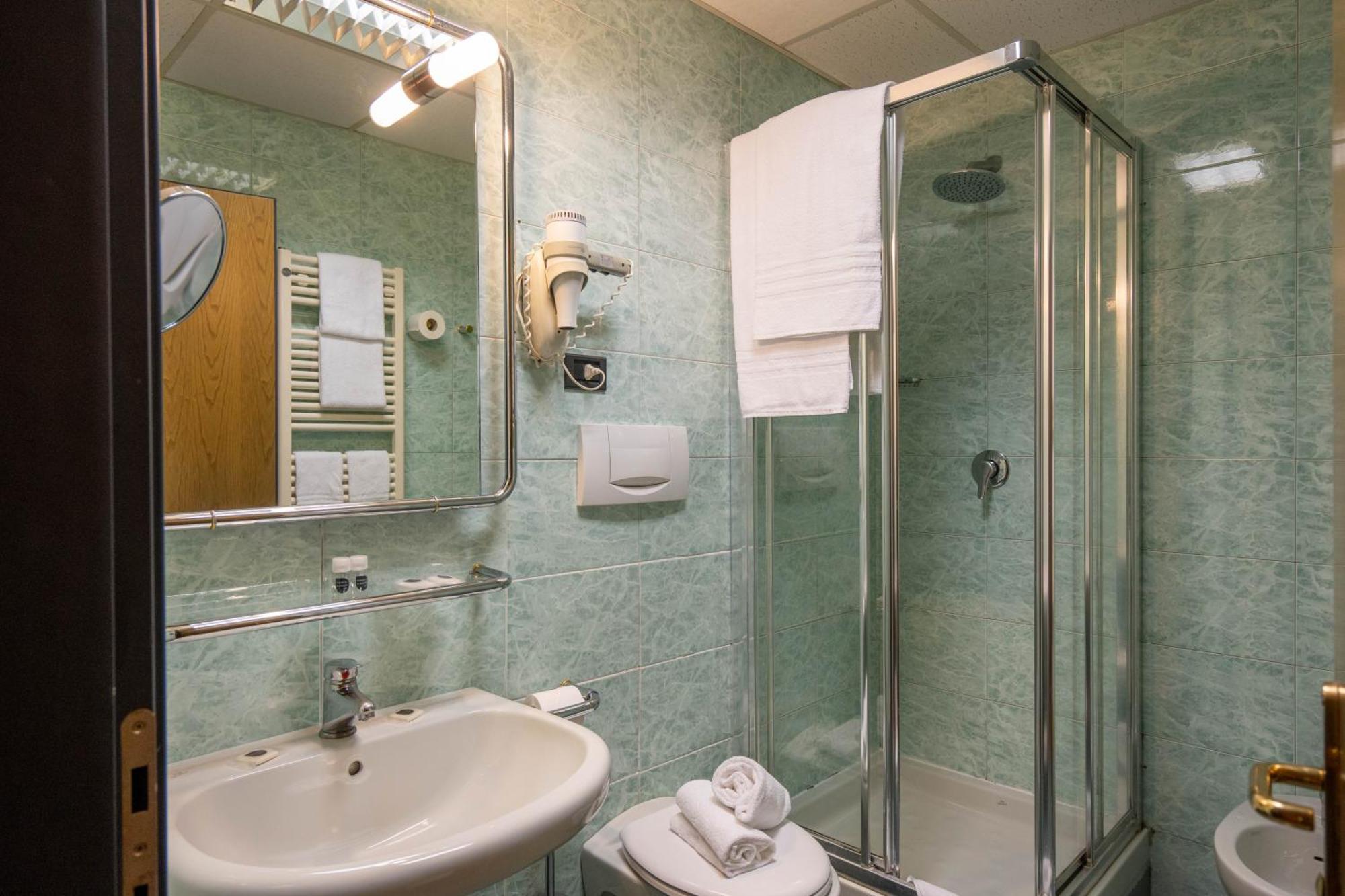Hotel Iris Genova Esterno foto