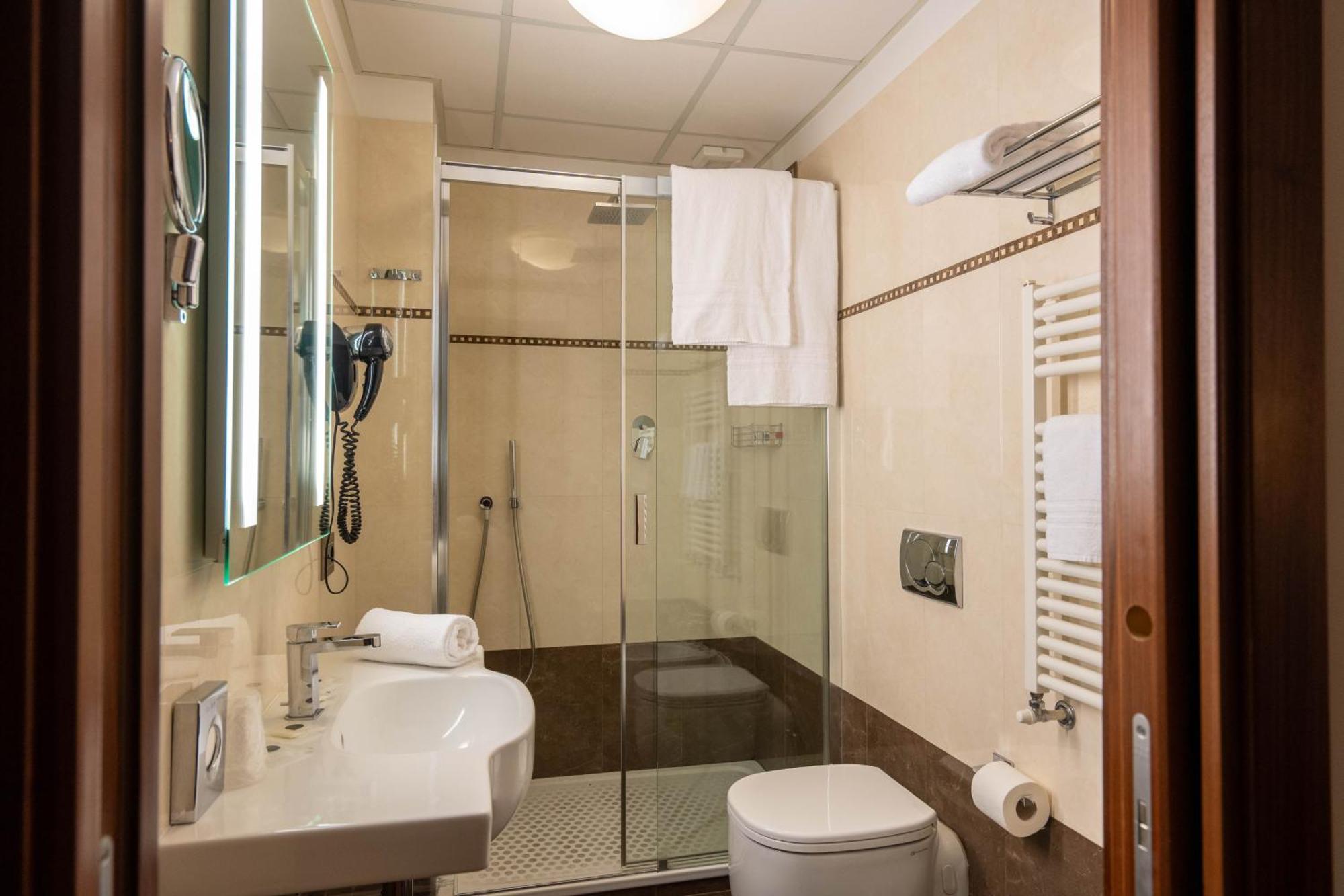 Hotel Iris Genova Esterno foto