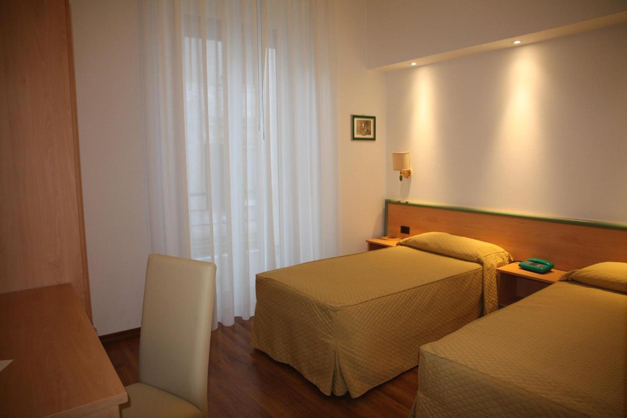 Hotel Iris Genova Camera foto