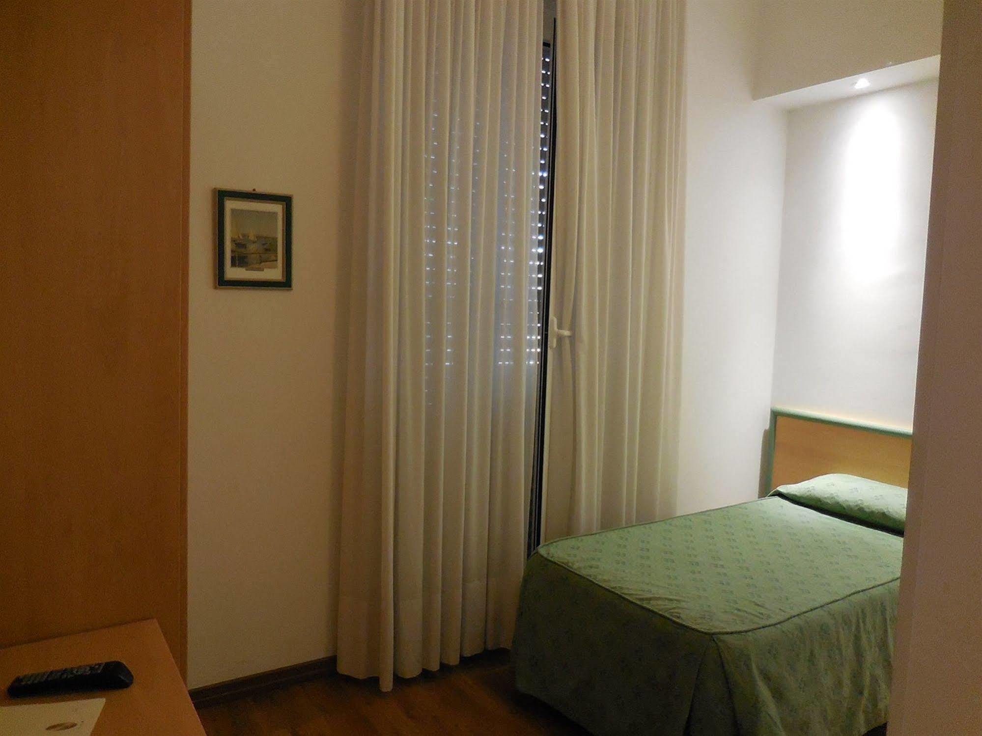 Hotel Iris Genova Esterno foto